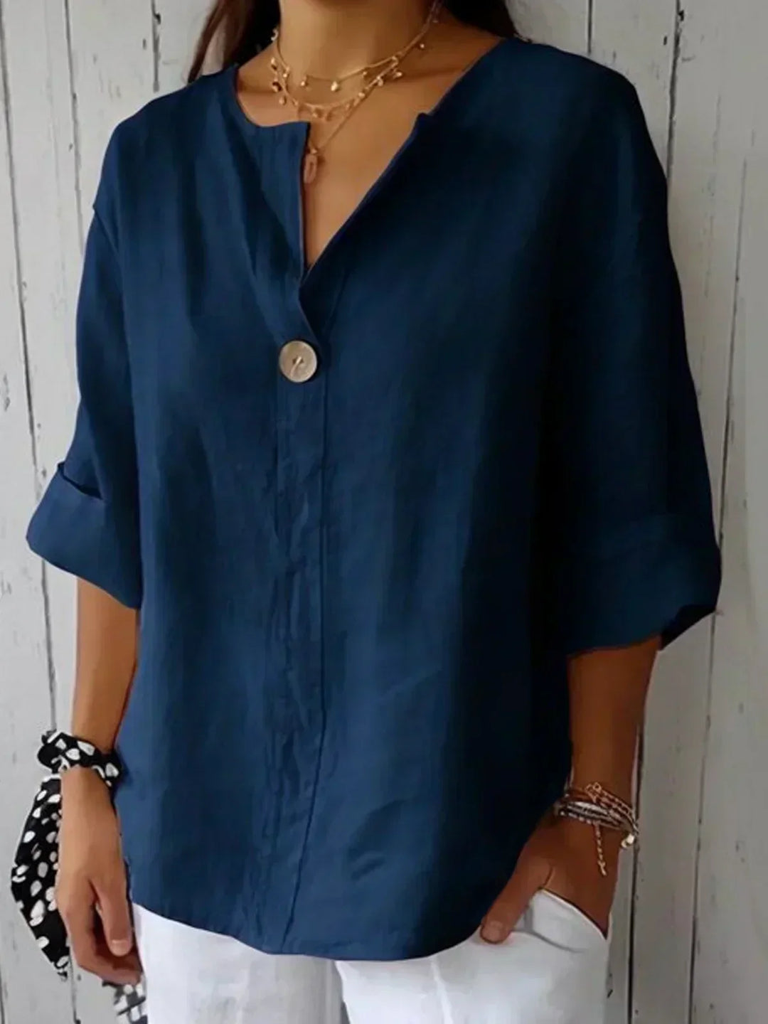 CLARA | ELEGANT V-NECK BLOUSE WITH FLATTERING FIT